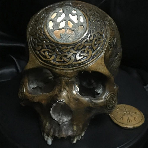01112016-skullcarver