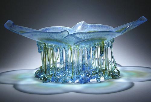 стеклянные столы похожи на медуз