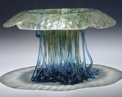 стеклянные столы похожи на медуз