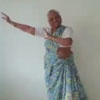 старушка исполнила индийский танец