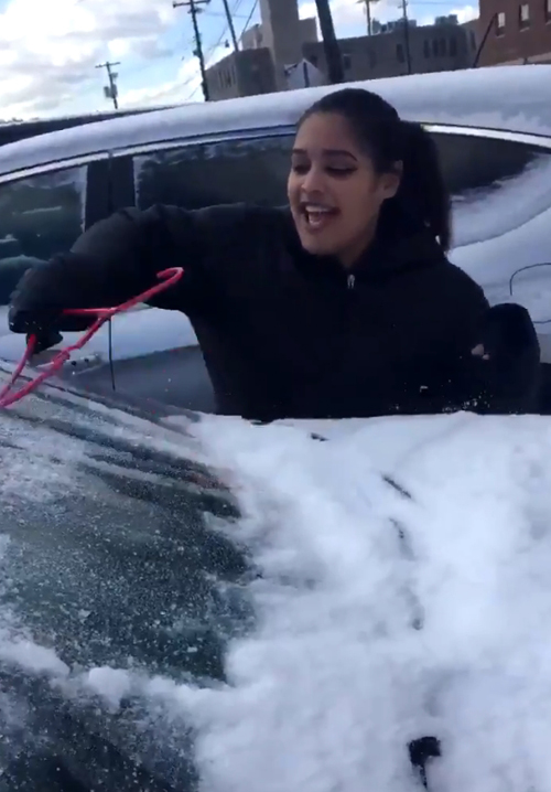 чистка машин от снега
