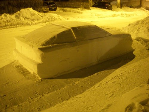 автомобиль из снега