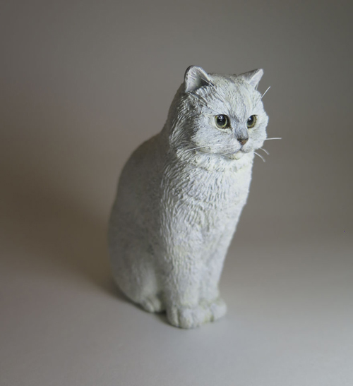 миниатюрные скульптуры кошек
