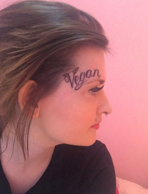 веганская татуировка на лице