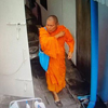 монах похитил женское бельё 