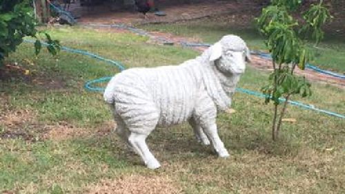 воры украли статую овцы
