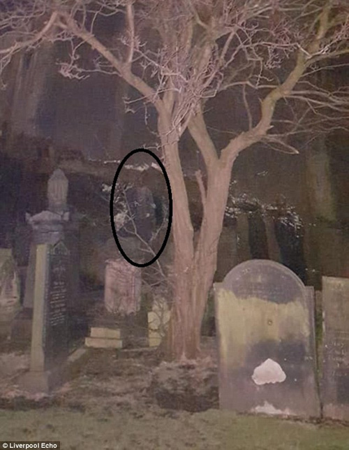 призрак солдата гулял по кладбищу
