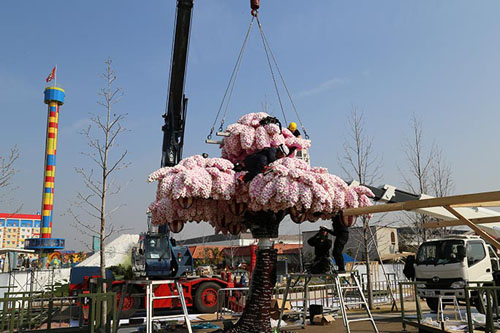 скульптура цветущей сакуры