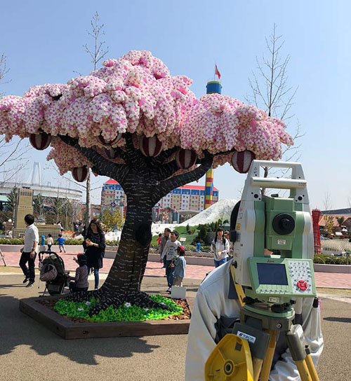 скульптура цветущей сакуры