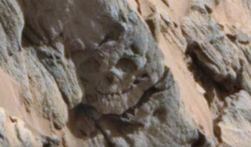 окаменелый череп на марсе