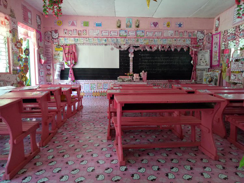 Интерьер классной комнаты в школе начальной