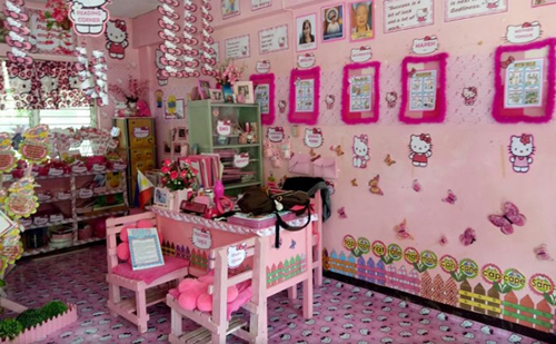 розовая классная комната