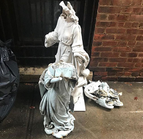 пьяный мужчина разбил статуи