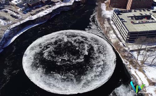 ледяной диск образовался на реке