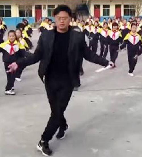 директор школы научился танцевать