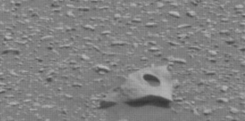 металлический предмет на марсе