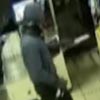 грабитель с ножом в магазине