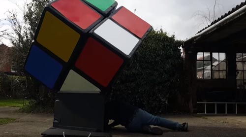 гигантский кубик рубика