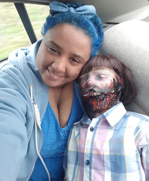 зомби-куклу принимают за ребёнка