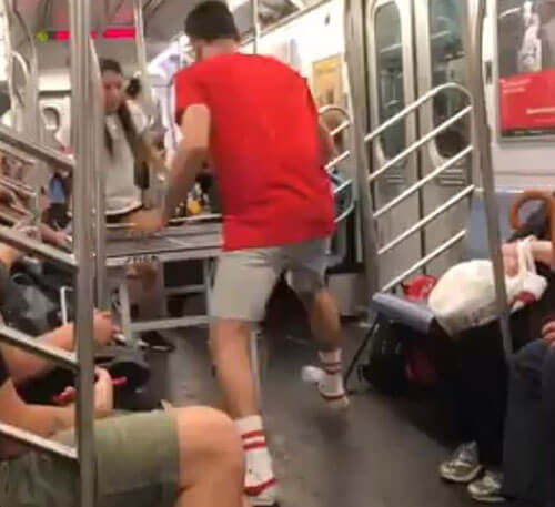 пинг-понг в вагоне метро