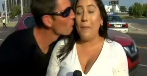 журналистку поцеловали в щёку
