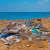 тонна мусора на пляже