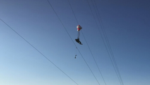 спасение смельчака с парашютом