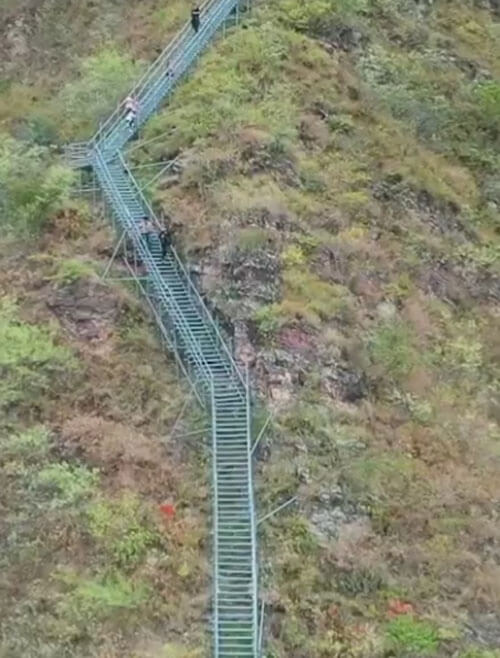 лестница для жителей деревни