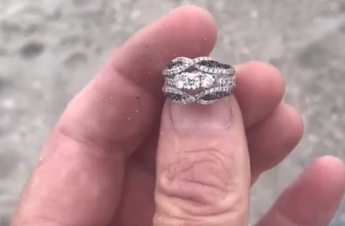 кольцо потерялось на пляже