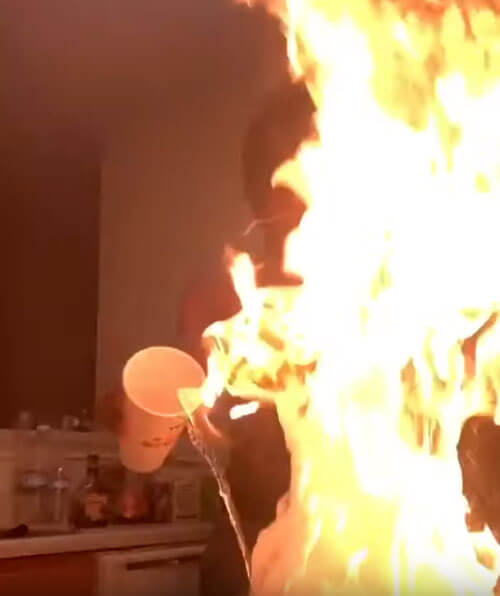 повар чуть не спалил кухню