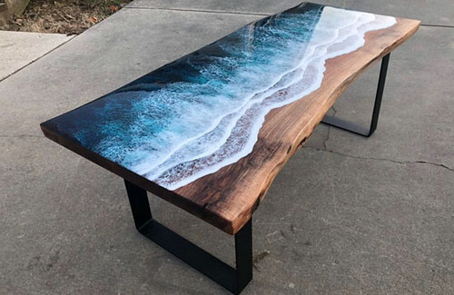 стол с морскими волнами