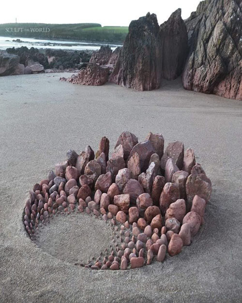 собранные на побережье камни