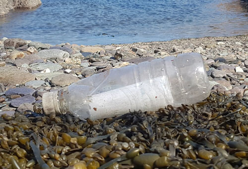 бутылка с посланием в море