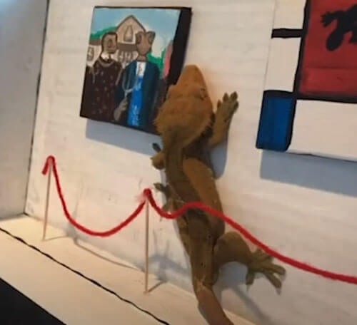 геккон в картинной галерее