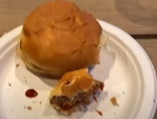болезненное поедание гамбургера