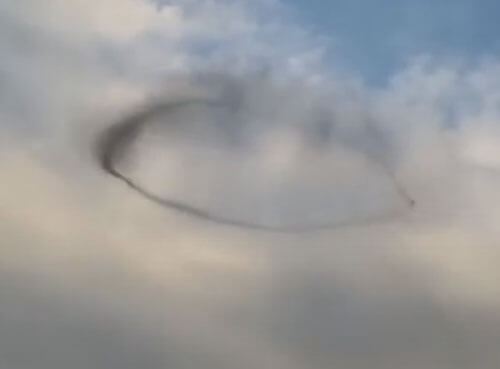летающее дымное кольцо