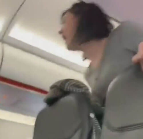 пассажирка без маски в самолёте