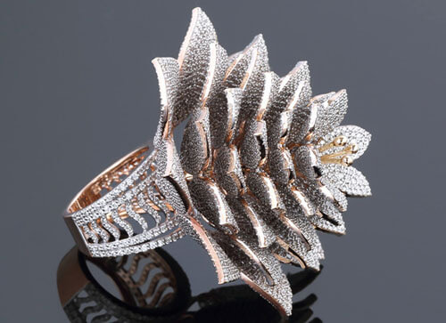 кольцо-цветок с бриллиантами