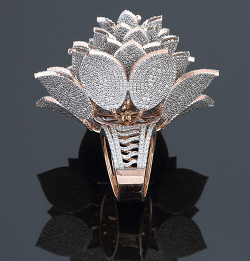 кольцо-цветок с бриллиантами