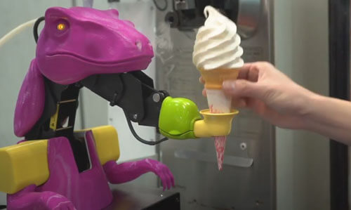 роботы готовят мороженое
