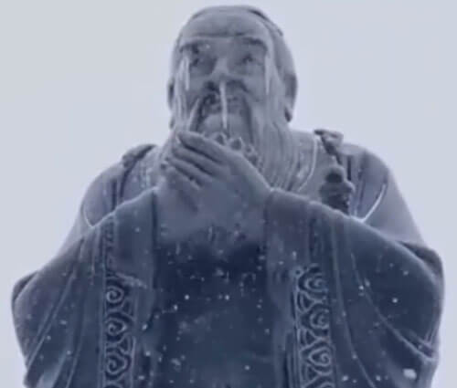 статуя конфуция замёрзла