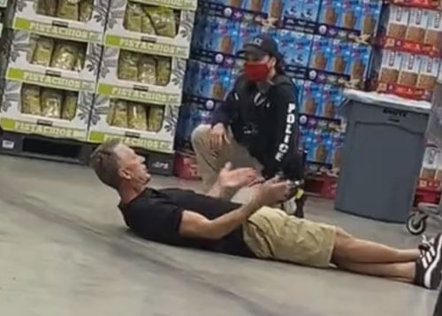 покупатель протестует на полу