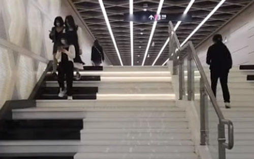 красивая лестница в метро