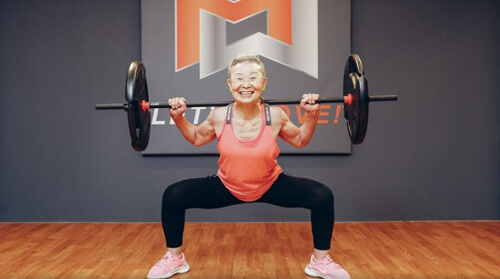 пожилая женщина и фитнес