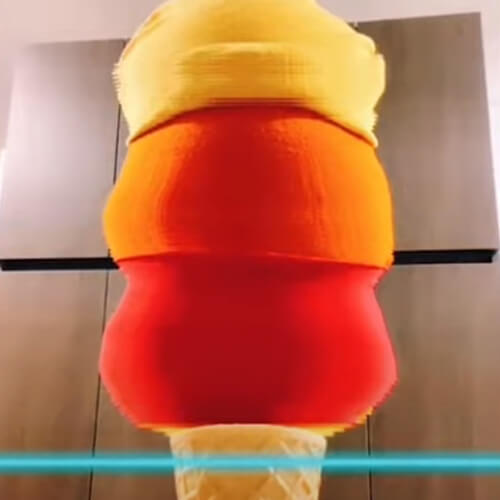 мороженое из цветных шапок