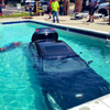 машину искупали в бассейне