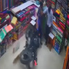 мотоциклист ворвался в магазин