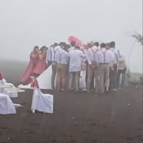 свадьба во время тайфуна