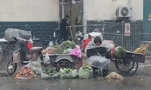 овощи у уличного торговца