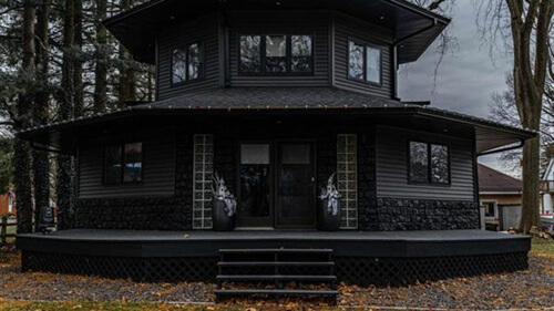чёрный готический дом